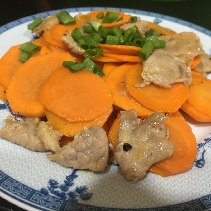 Thịt nạc vai xào cà rốt